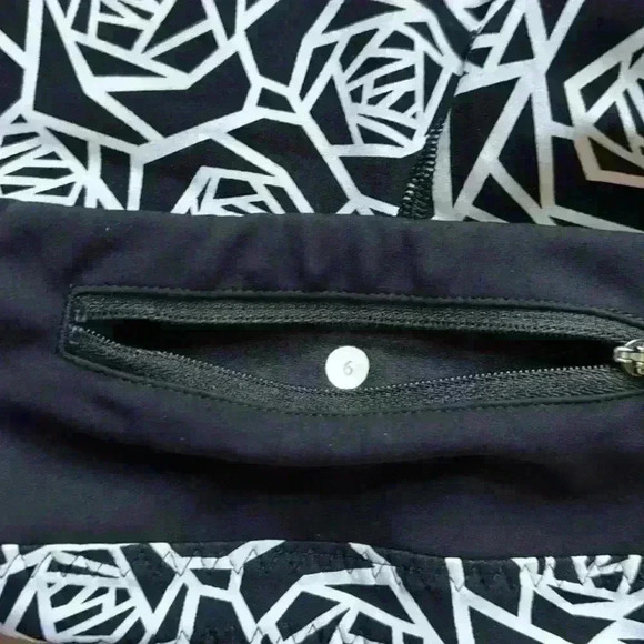 Lululemon Posey Black White Real Quick Crop Leggings size 6 - Picture 4 of 4